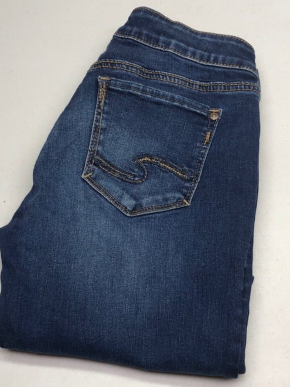 LIKE NEW SILVER SUKI SKINNY CROP JEANS 27x25 ⭐️